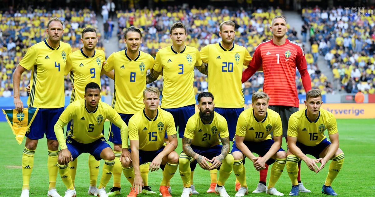 Футболистов сборной Швеции в аэропорту встретила только одна фанатка, ее проигнорировали