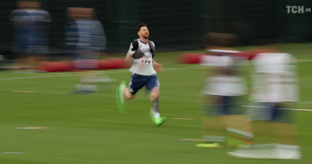 Неймар назвал "позором для футбола" отсутствие Месси в сборной Аргентины