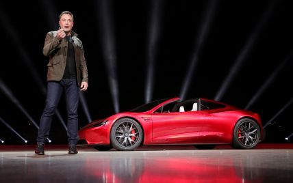 Ілон Маск розповів від яких авто відмовляються покупці електрокарів Tesla