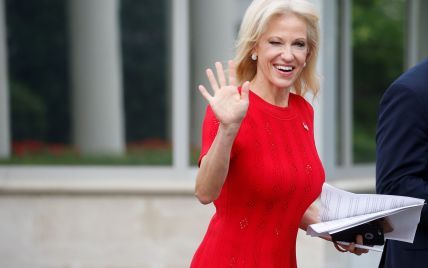 Блондинка в красном мини-платье: эффектный образ 51-летней советницы президента США