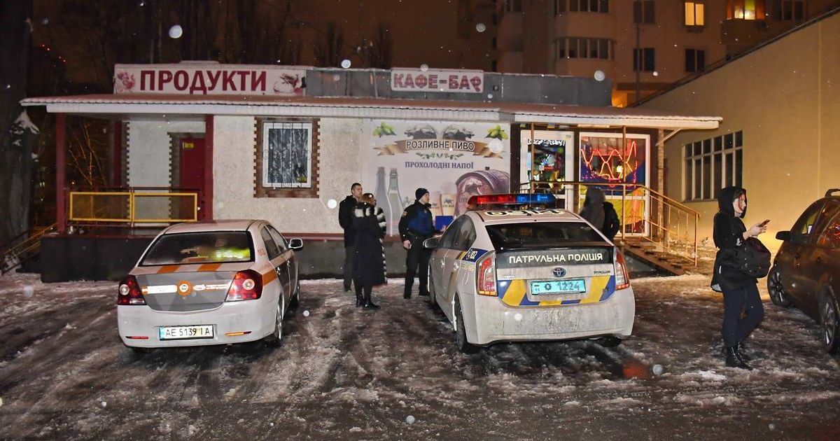 У Києві невідомий посварився з дівчиною і обстріляв натовп біля кафе