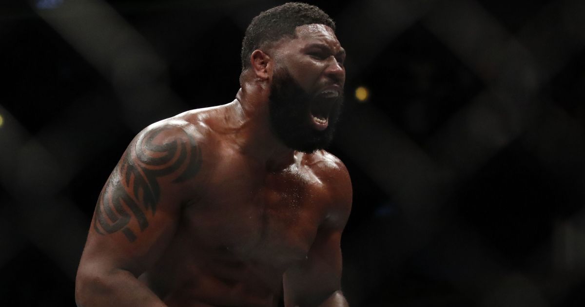 Американский боец с потрясающим рекордом победил россиянина на турнире UFC
