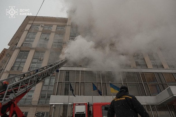 Пожежа у готелі «Дніпро» на Хрещатику / © ГУ ДСНС у Києві