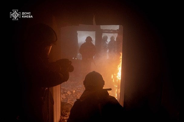 Пожежа у готелі «Дніпро» на Хрещатику / © ГУ ДСНС у Києві