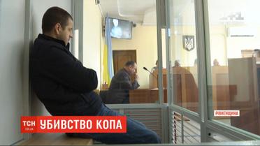 Подозреваемый в убийстве копа пытается переложить вину за смерть на врачей