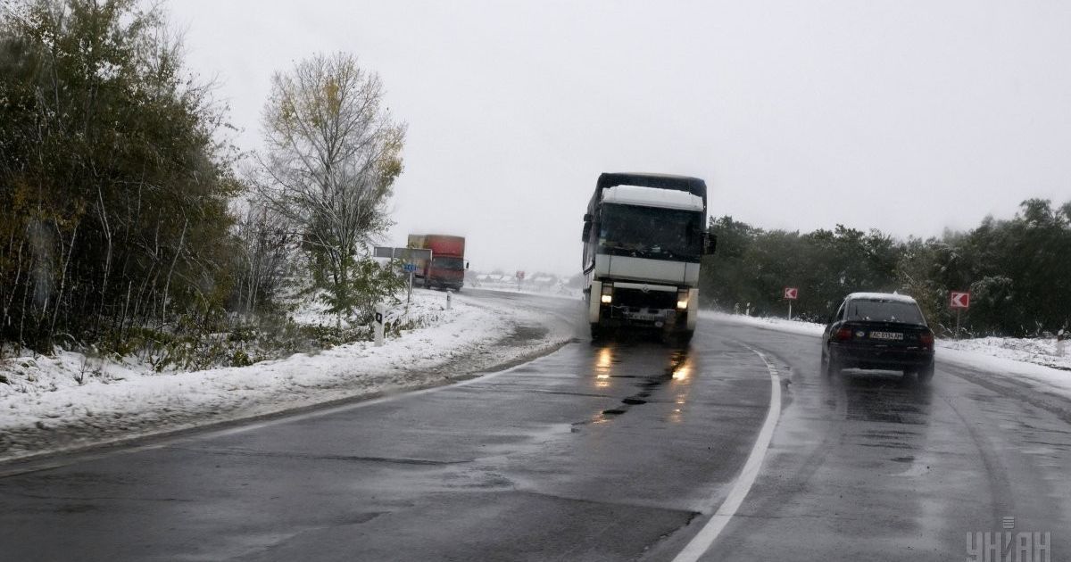 В Киеве из-за гололеда столкнулись сразу 11 автомобилей