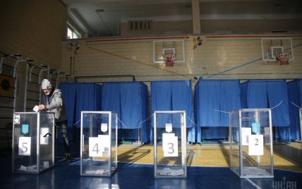 В Кривом Роге во время голосования избирательница съела часть бюллетеня