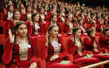 В Туркменистане женщинам на 8 Марта раздадут по $ 11,5