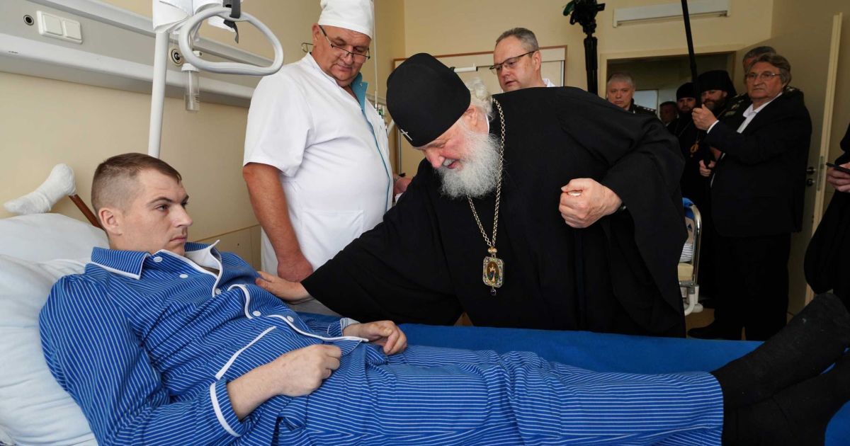 Патріарх Кирило відвідав поранених окупантів у російському госпіталі і назвав їх "подвижниками"