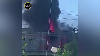 Под Москвой загорелся пассажирский поезд