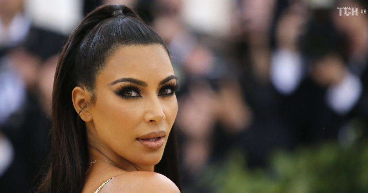 В каком месте она вдохновляет людей: Ким Кардашян жестко раскритиковали за полученную награду