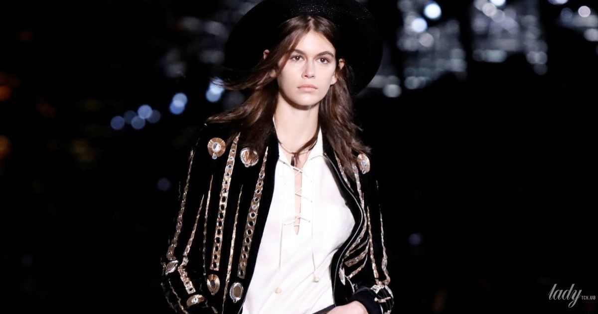 Кайя Гербер на показе Saint Laurent