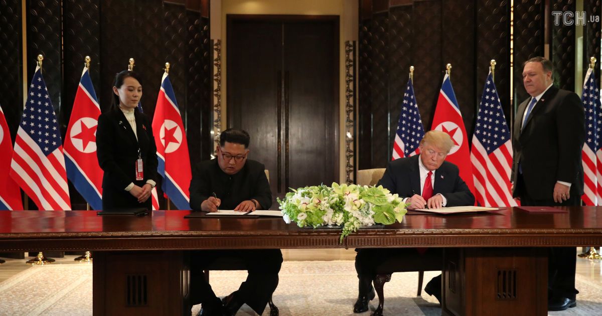 Захист в обмін на денуклеаризацію. Про що домовилися Трамп та Кім Чен Ин у Сингапурі