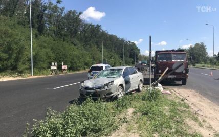 На Одесской трассе легковушка сбила насмерть дорожного работника