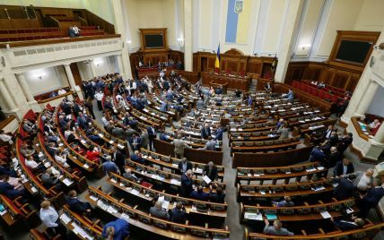 Украинцы могут провести в Раду семь партий, а Зеленский и Вакарчук имеют шансы попасть во второй тур – опрос