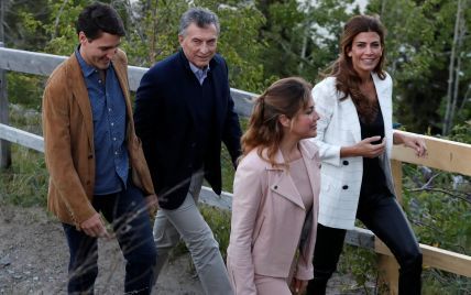В кожаных штанах и топе в бельевом стиле: стильный образ жены президента Аргентины Хулианы Авады