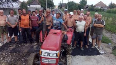 в Ужгородському районі місцеві самі відремонтували дороги_2 / © Мукачево.net