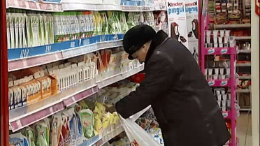 Как супермаркеты наживаются на голодании украинцев