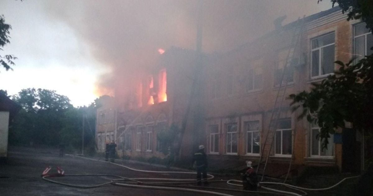 В Кировоградской области молния попала в здание районной администрации