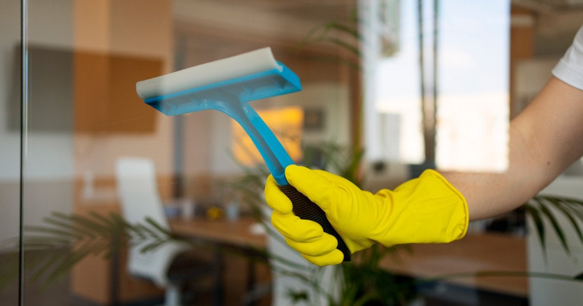 Як позбутися подряпин на склі