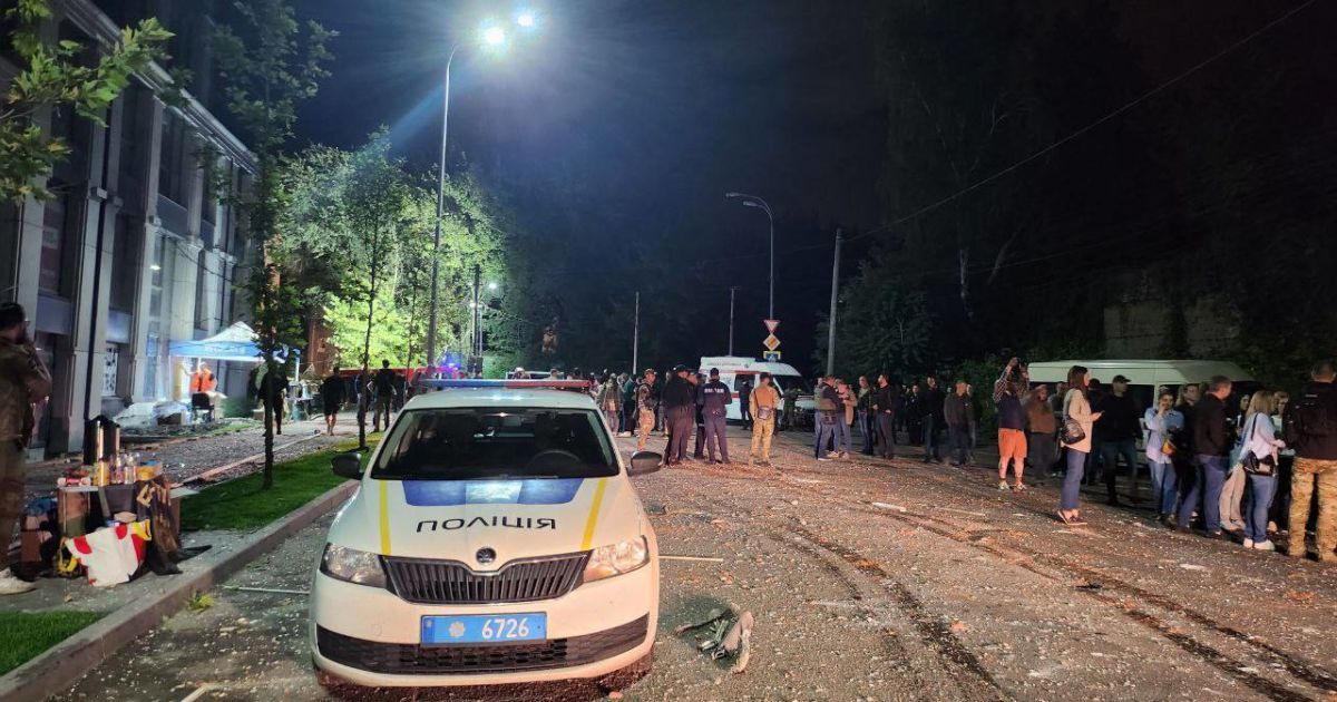 На місці ракетних ударів працюють спеціалісти