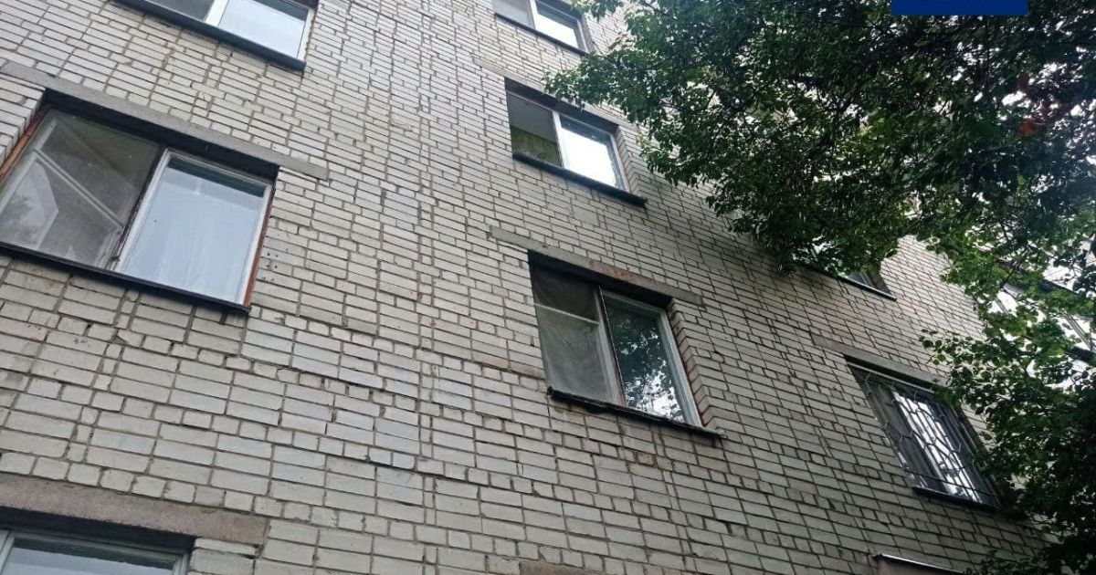 За мить до трагедії батько попросив показати телефон: в Умані 11-річна дівчинка вистрибнула з вікна на 8 поверсі