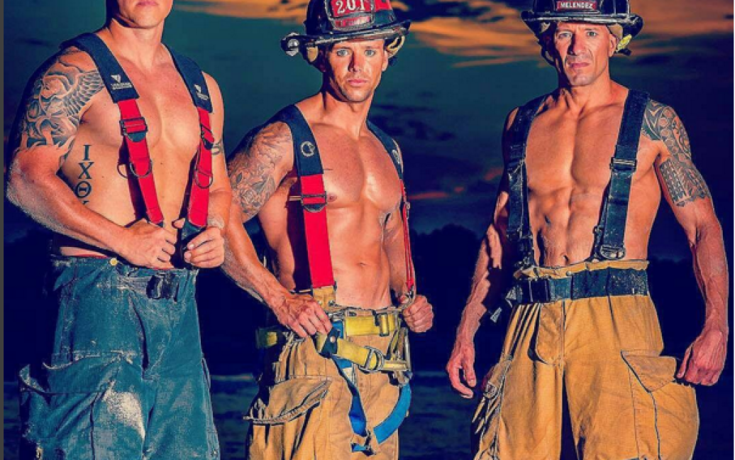 Пожежники демонструють свою фізичну форму / © Instagram/firemenarehot