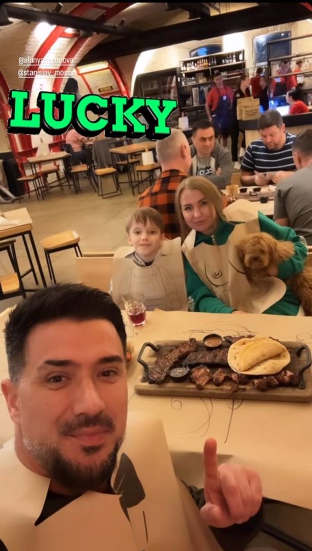 Мурат Налкакиоглу с семьей избранницы / © instagram.com/muratnalca