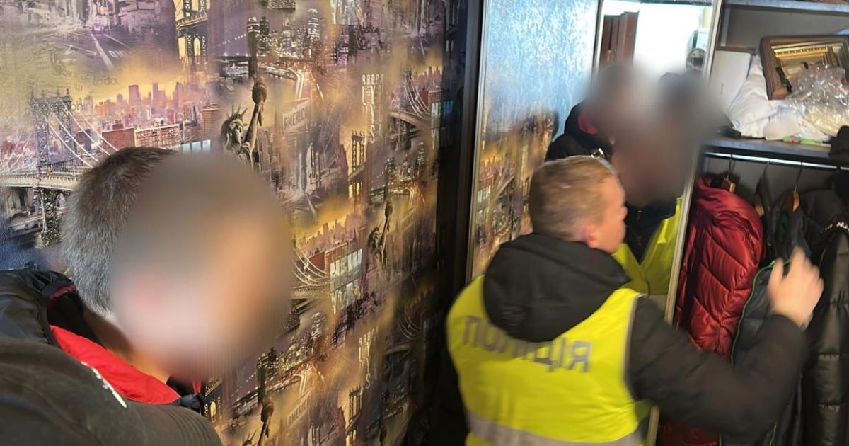 На Київщині затримали шахрая, який виманював гроші у родичів полонених військових, обіцяючи їм інформацію про зниклих рідних