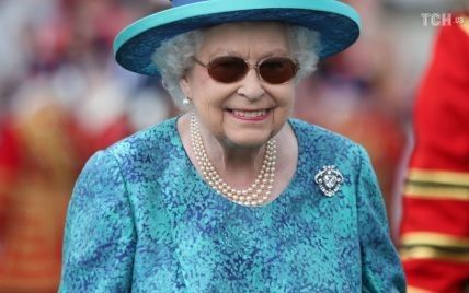Королева Елизавета II перенесла операцию на глазах