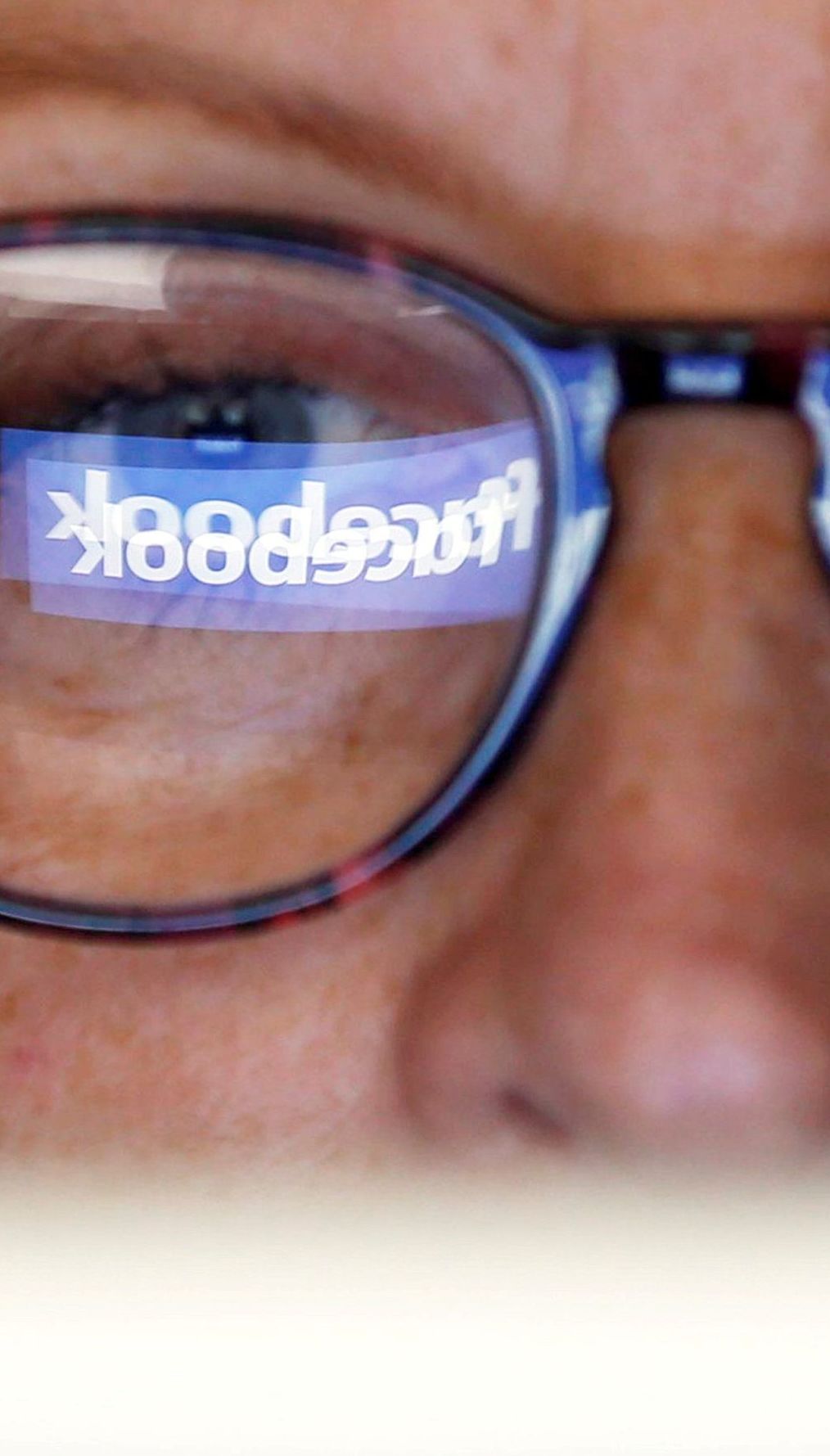 Facebook впервые заблокировал десятки аккаунтов в РФ - СМИ