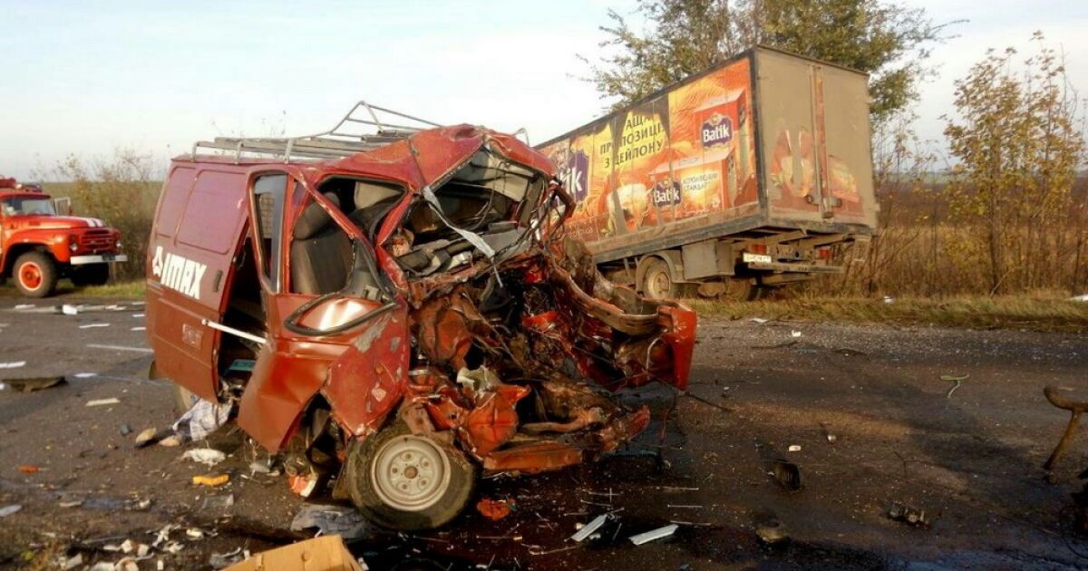 В Одесской области столкнулись три грузовика. Один человек погиб