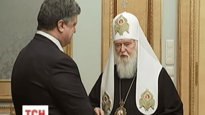 Порошенко поздравил патриарха Филарета с 86-летием