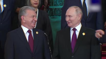 Поведение Путина в Китае сняли на видео: он хромал и волновался