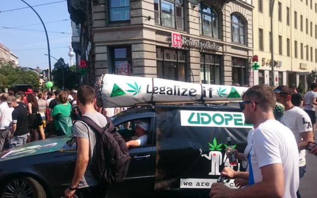 На митинг за легализацию марихуаны вышли 8 тысяч человек. / © twitter/RonRutland