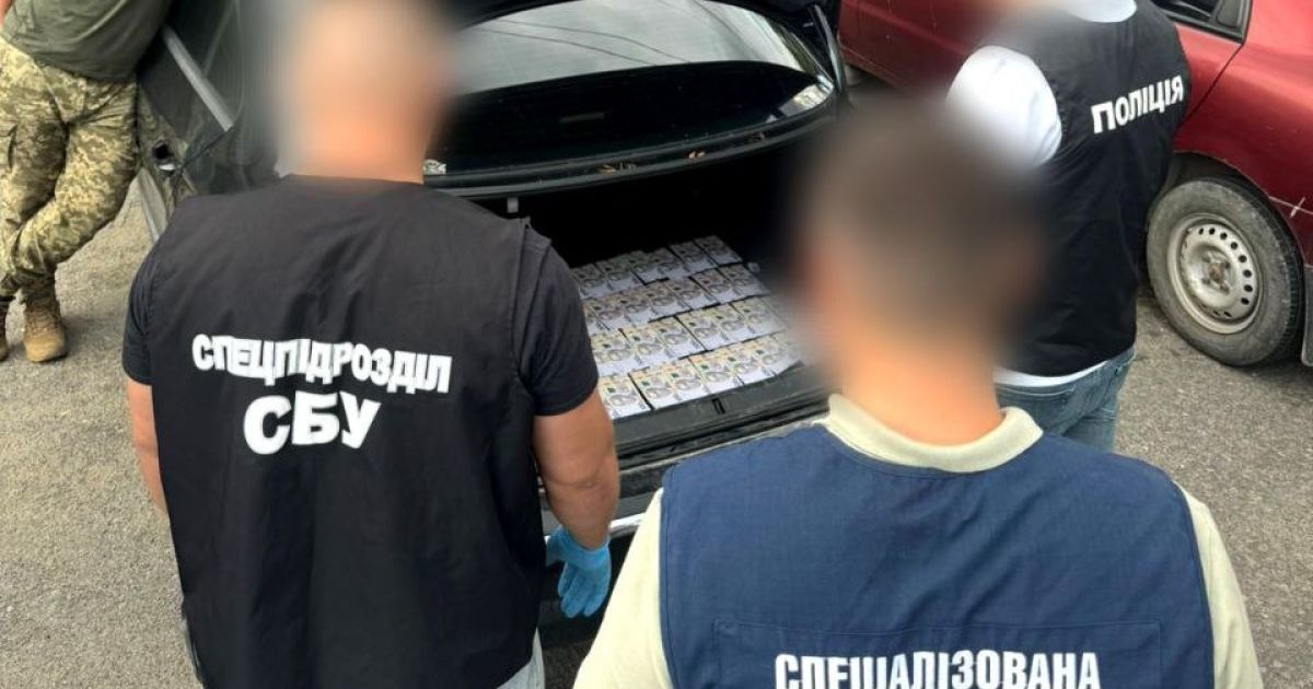 Затримання працівника ТЦК у Хмельницькій області / © Спеціалізована прокуратура у сфері оборони Західного регіону/ Facebook