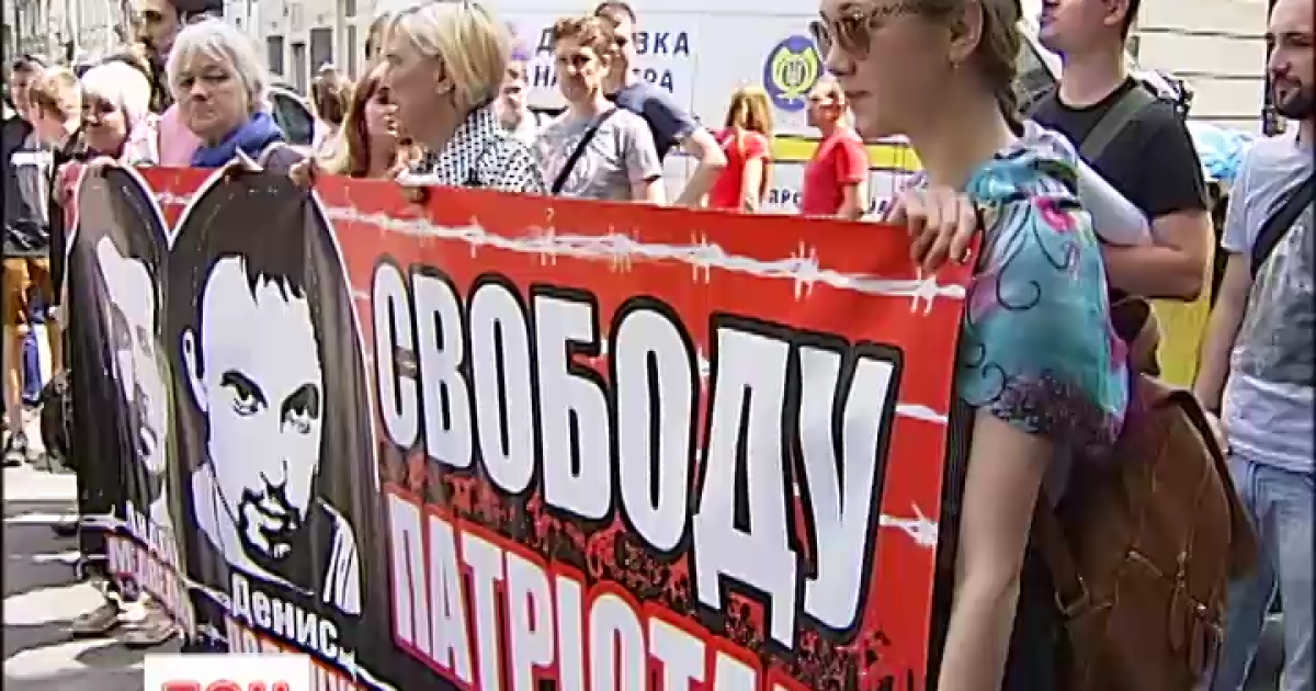 Активисты перекрыли Московскую улицу в Киеве