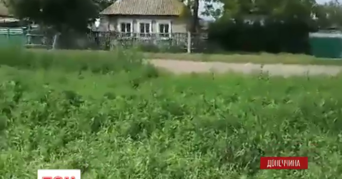 Противотанковая ракета боевиков упала возле мирных домов в Новотроицком