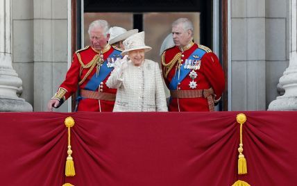 Королева Єлизавета II готується до параду: згадуємо минулорічне свято до дня народження монархині