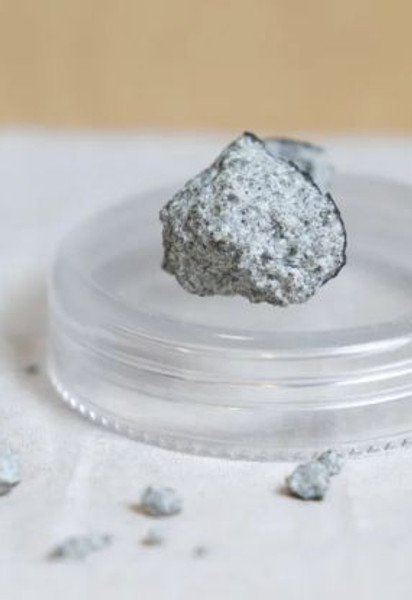 Фрагменти метеорита Макдоно, названого на честь поштового індексу, в якому він упав. (Ендрю Девіс Такер)