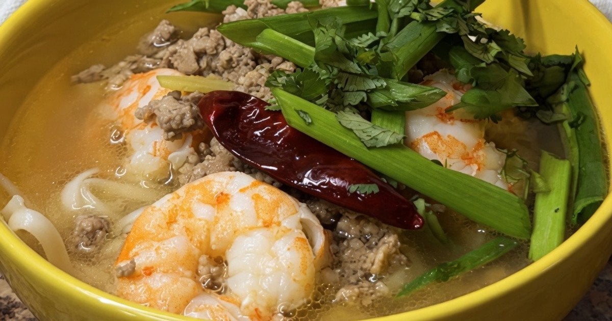 Китайський суп із фаршем, креветками та локшиною instagram.com/v.vanilinka