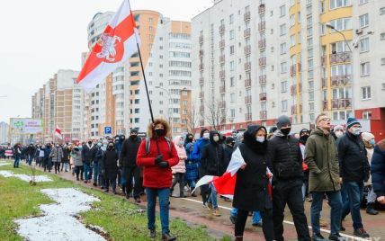 В Минске силовики применяют спецсредства, но демонстранты не расходятся