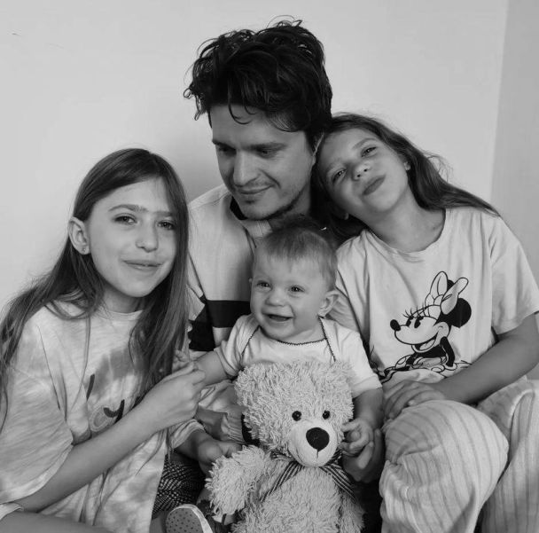 Анатолій Анатоліч з родиною / © instagram.com/anatoliyanatolich