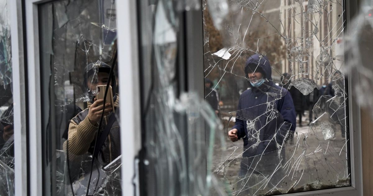 В Казахстане полностью сняли режим чрезвычайного положения