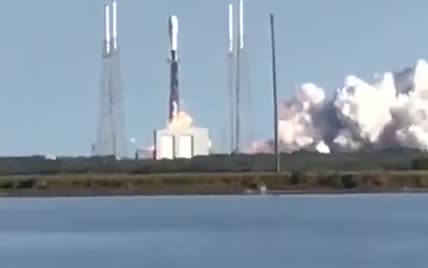 SpaceX запустила на орбіту ракету Falcon 9 зі супутниками