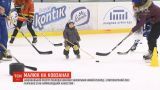 Півторарічний хлопчик став наймолодшим хокеїстом України