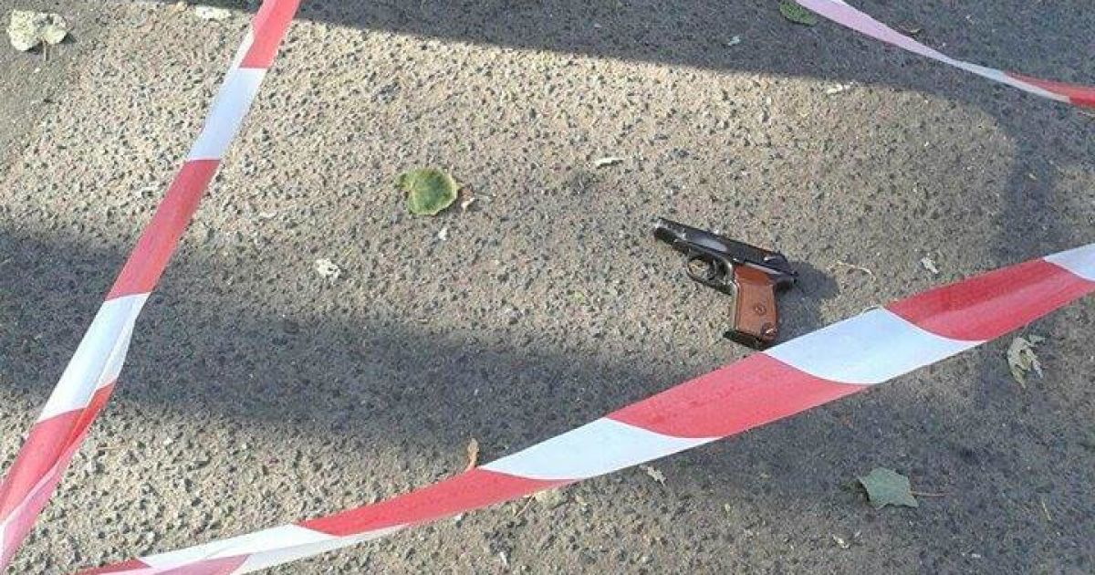 невідомий намагався поцілити в поліцейських / © facebook.com/Патрульна-поліція-України