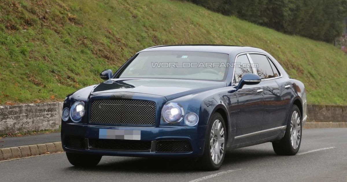 В Сеть попали фото обновленного Bentley Mulsanne в удлиненной версии