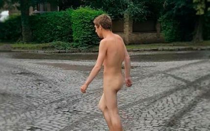 Ужгородом розгулює голий чоловік (фото, відео 18+)