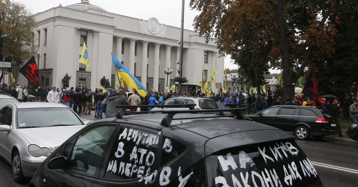 Под Радой митингуют около 850 владельцев авто на еврономерах